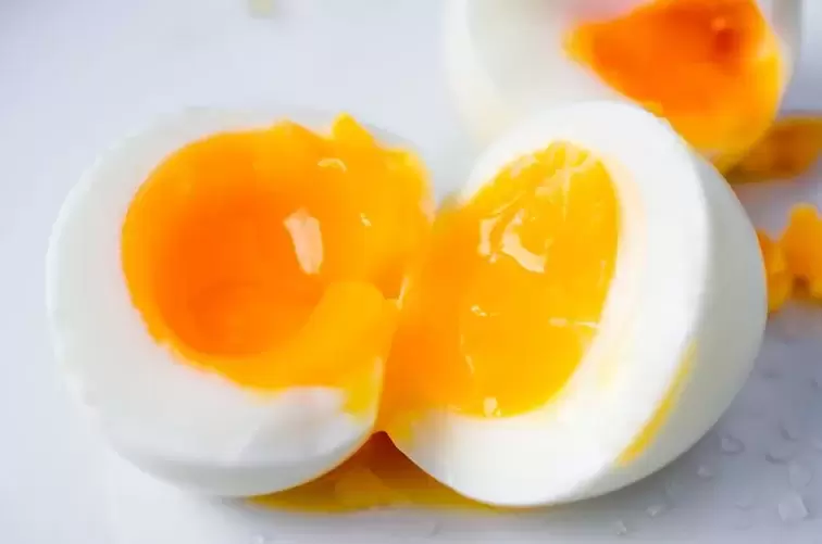 soft-boiled chicken eggs for a carbohydrate-free diet