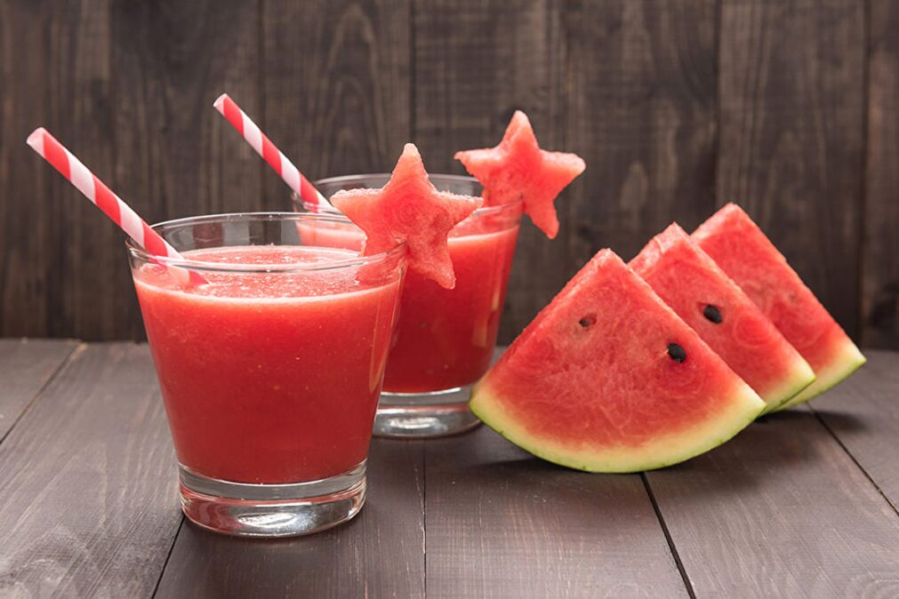 Fresh watermelon with watermelon slices - a delicious dish to lose weight