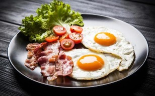 Two fried eggs, bacon